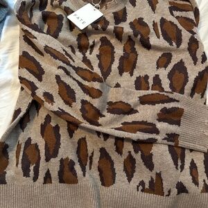 Sweater NWT